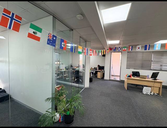 123M² OFFICE TO LET IN MIDRIDGE PARK